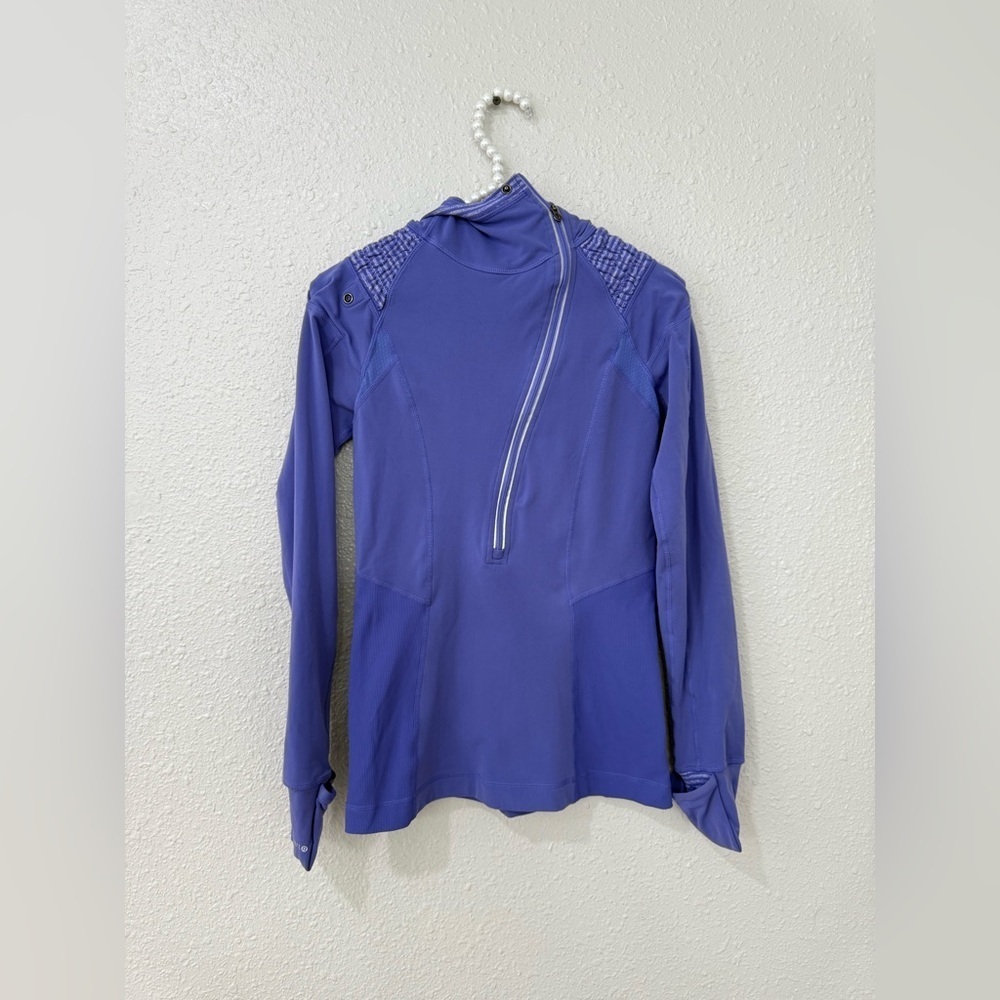RARE 2011 Lululemon Run: For It Pullover size 4